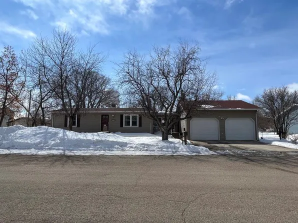 211 13th St E, Mobridge, SD 57601