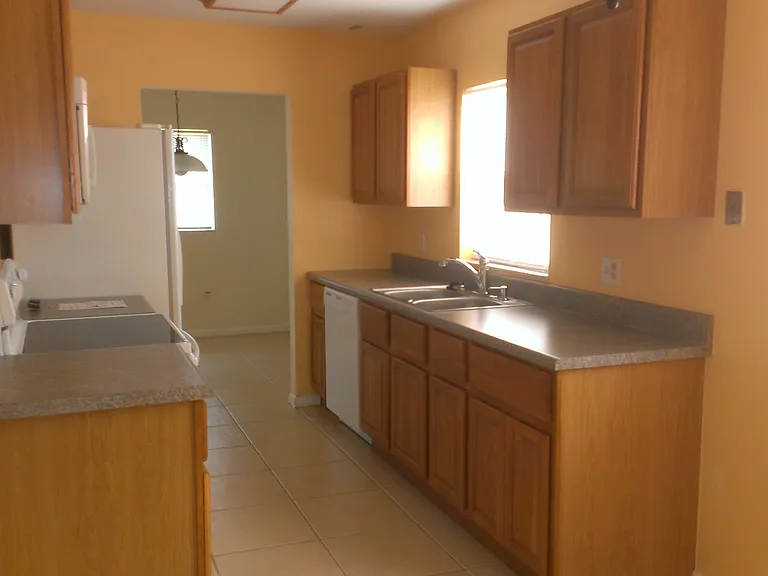 351 SW Buswell Ave — Photo 7