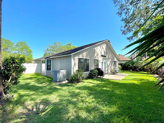 4th image of 2156 Saint Martins Dr E