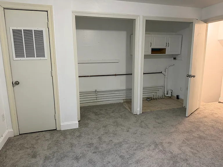 Master Bedroom, Closet/W/D Hookup