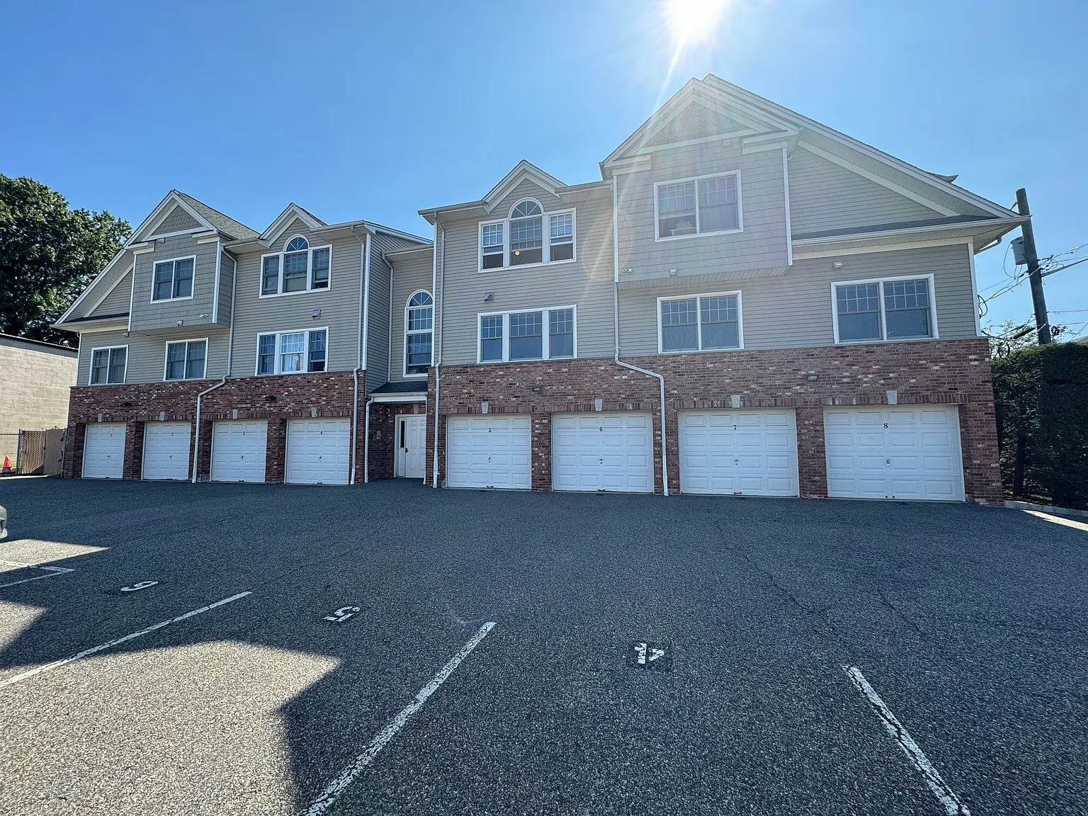 2 bed, $2,995 — Photo 1