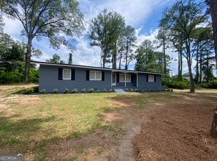 114 Crest Dr, Cochran, GA 31014