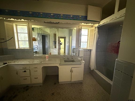 4th image of 1009 Brook Dr
