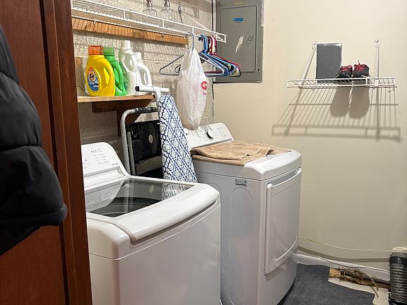 4th image of 8 Nassau Ct #8