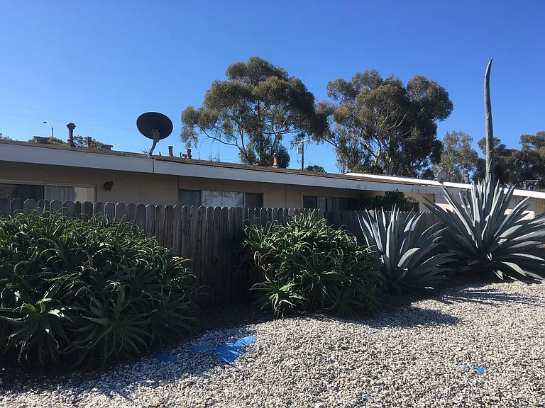 732 Sidonia Ave — Photo 1