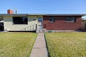 1712 W Cartmell St photo 1