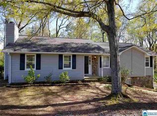 704 Breezeway Cir, Weaver, AL 36277