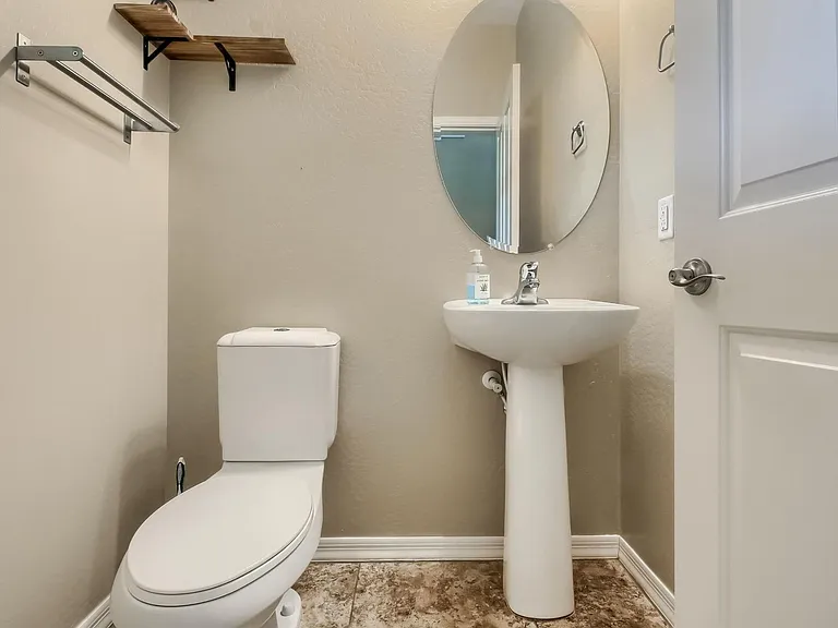 888 E Jacob St — Photo 25