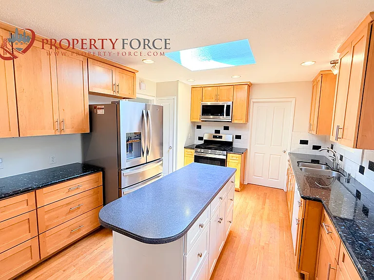 1623 Howard Ave — Photo 17
