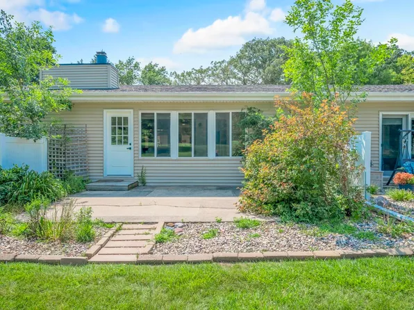 1900 Country Club Dr Unit 2, Okoboji, IA 51355