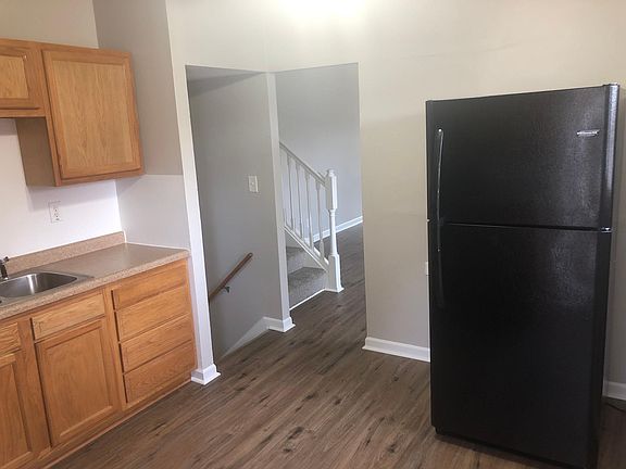 3rd image of 1730 Queens Ct