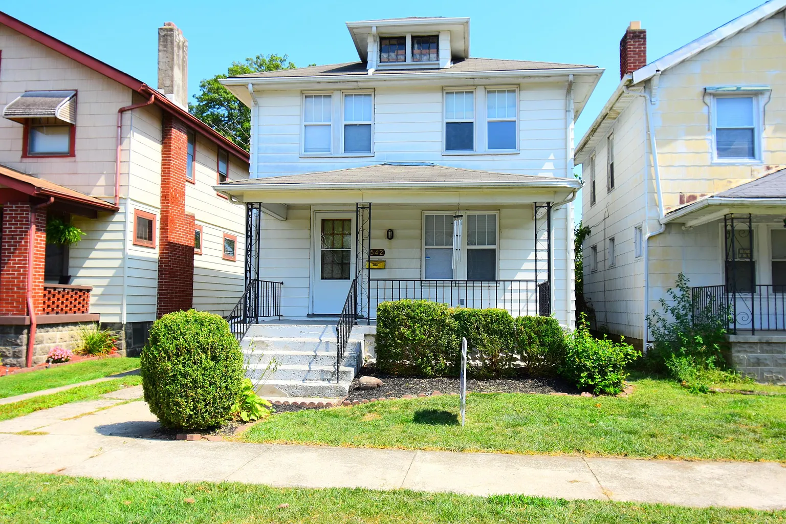 542 Townsend Ave photo 1