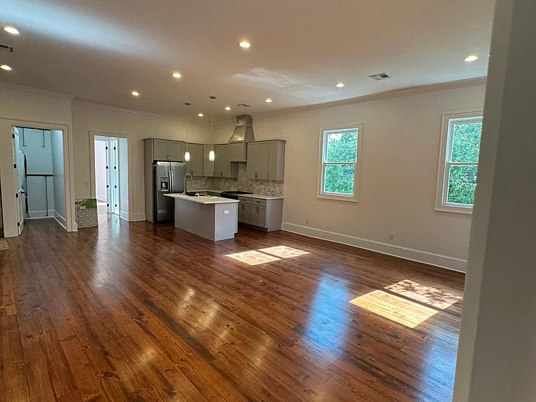 4502 Prytania St — Photo 7