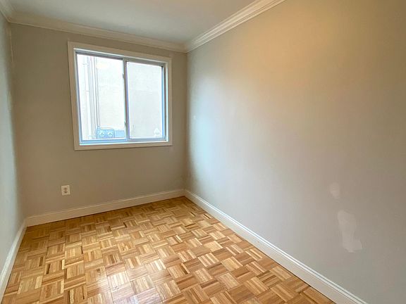 3rd image of 302 Moreland St Floor 1