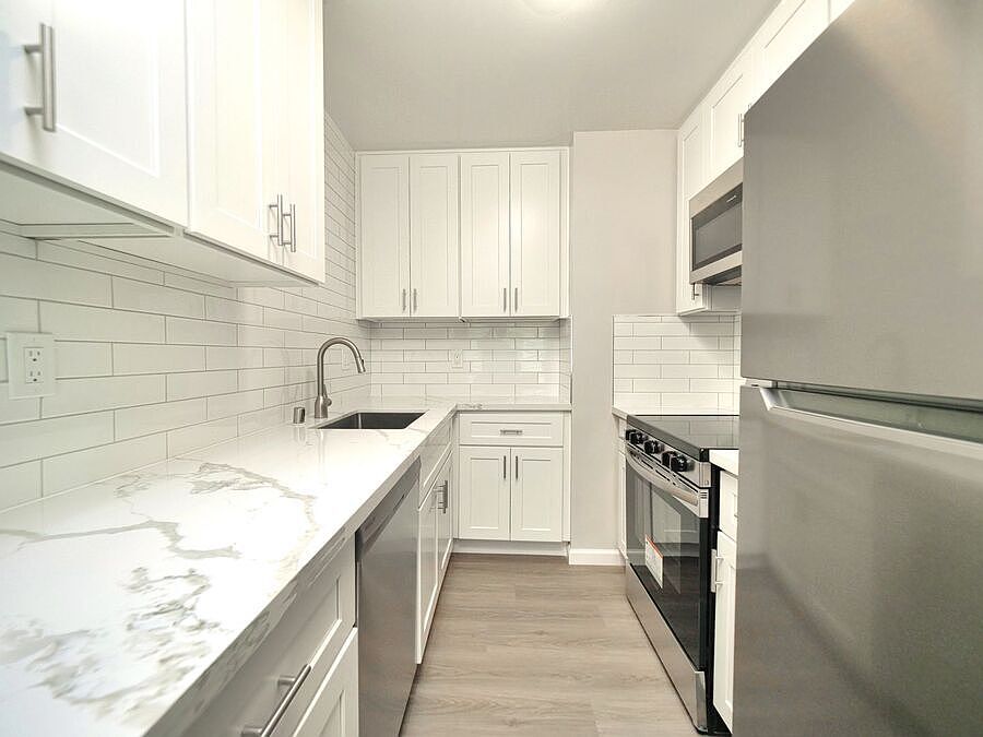 1st image of 170 Stoakes Ave APT 7