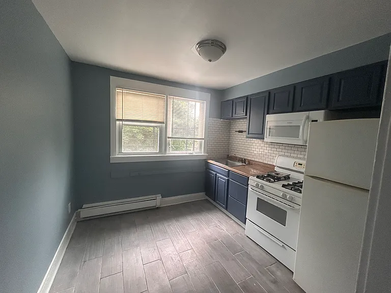15 S Perry St #3 — Photo 9