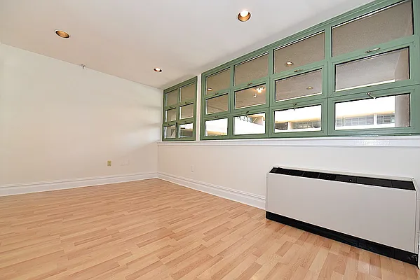 Rented by Keller Williams NYC | media 31