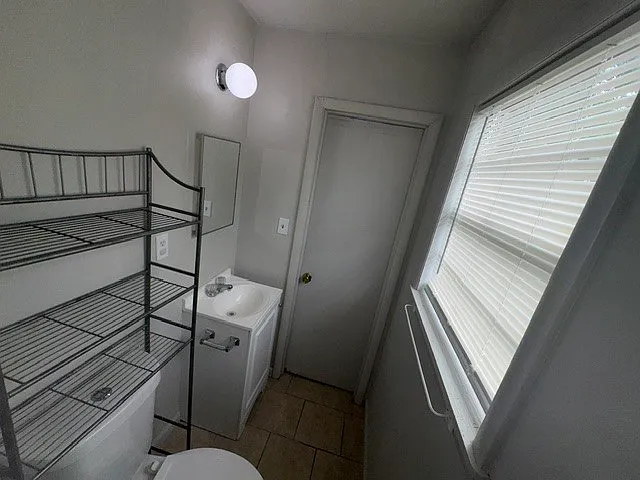 723 W 17th St — Photo 7