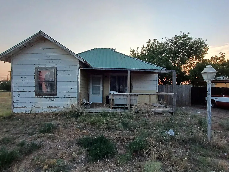 125 N Farmer St — Photo 2