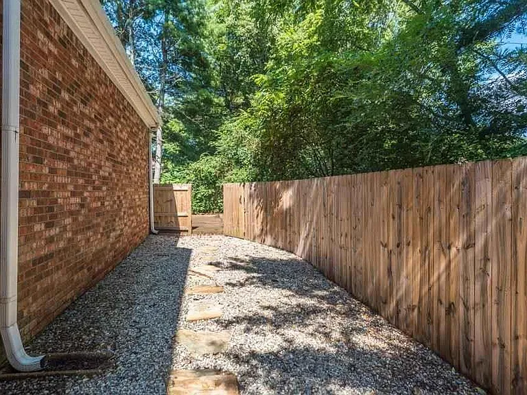 303 W Chownings Ct — Photo 14