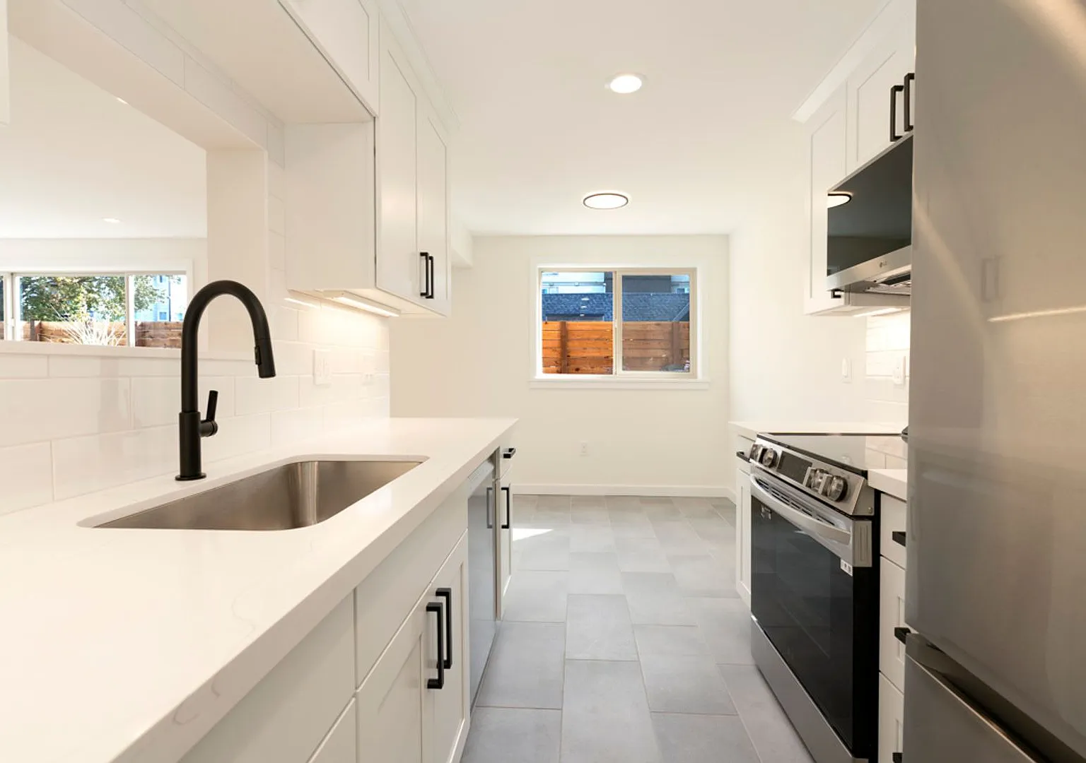 Brand New Remodel Spacious 3BR/2BA Residence High Ceilings with A/C in Heart of Fremont — Photo 4