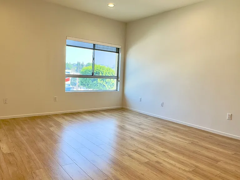 Echo Designer Loft Apartments — Photo 36