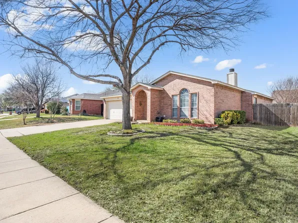 400 Candlestick Trl, Saginaw, TX 76179