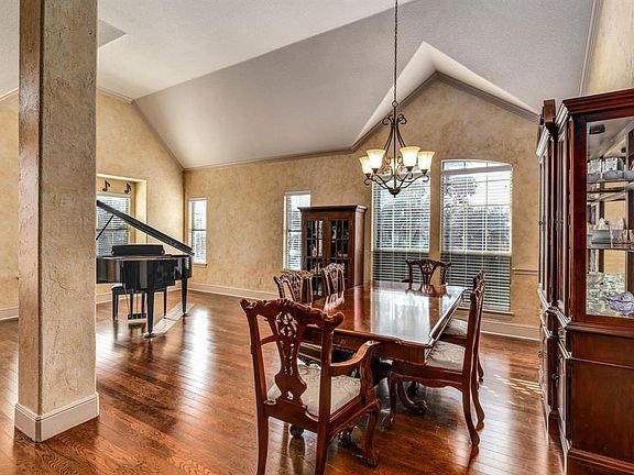 5th image of 2998 Marchwood Dr
