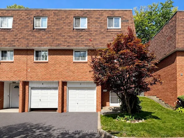 144 Henderson Ave #7, Markham, ON L3T 2L5