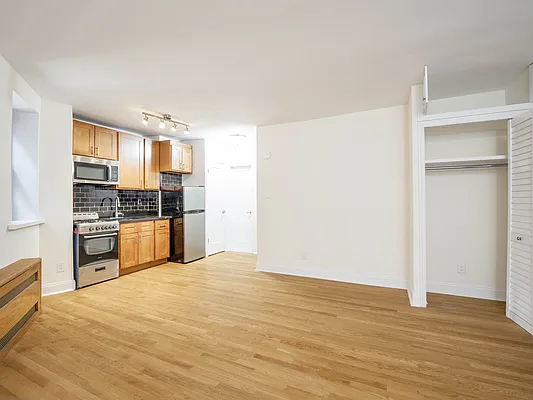 Rented by City Connections Realty | media 19