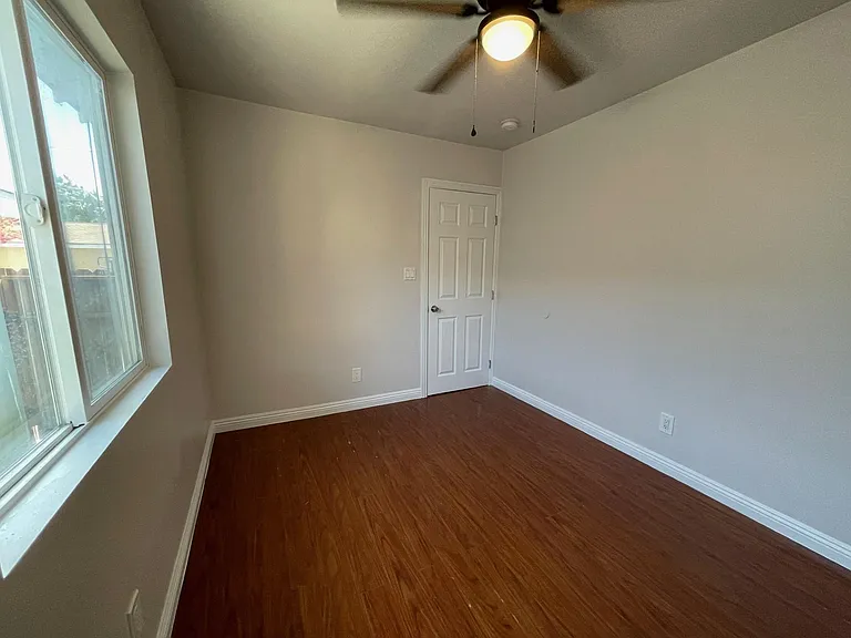 1730 Rose Ave — Photo 5