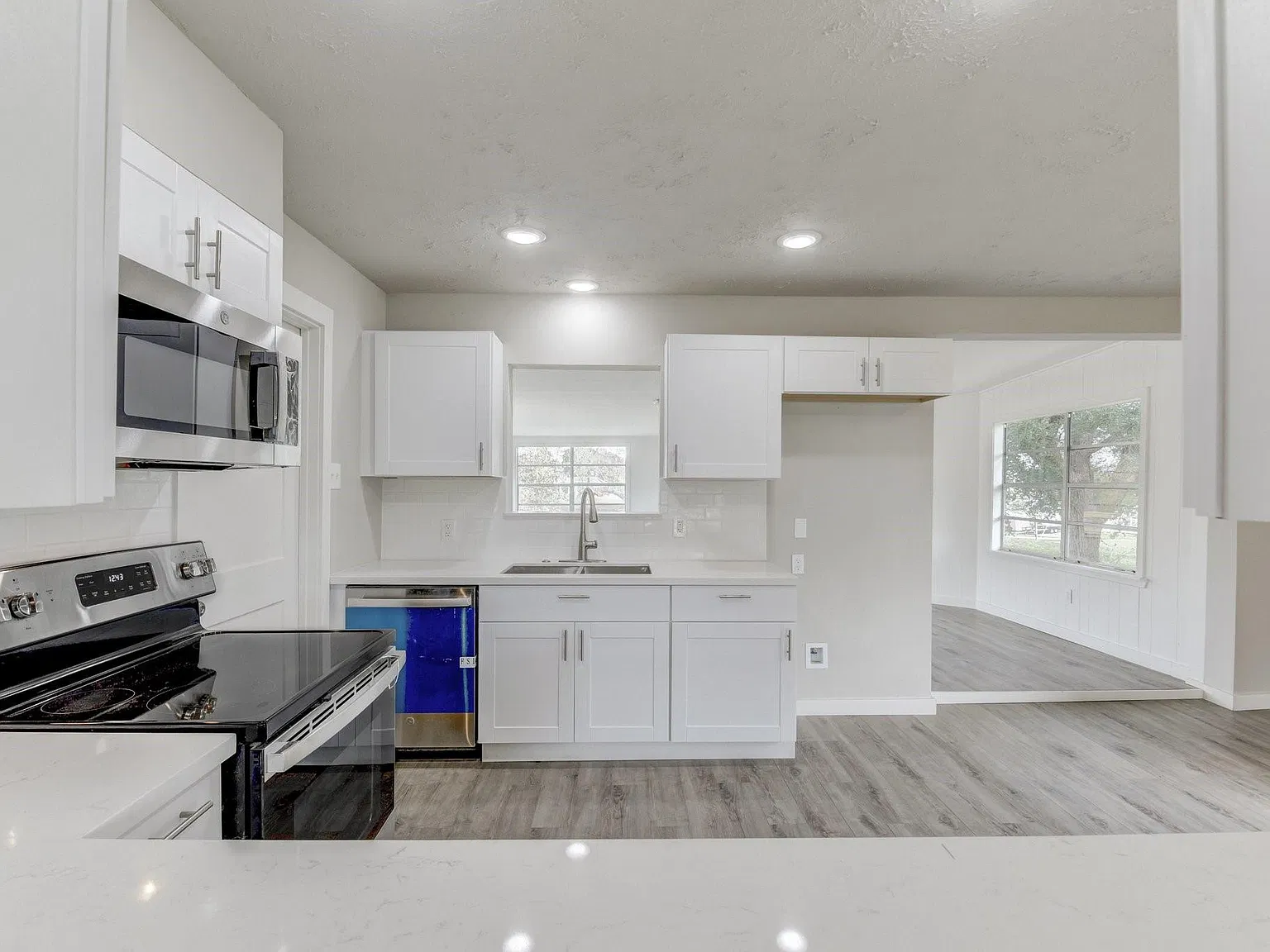 3 bed, 2.0 bath, 2036 sqft, $1,695 — Photo 3