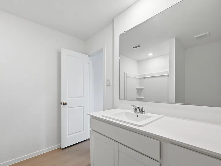 6509 Glade St — Photo 17