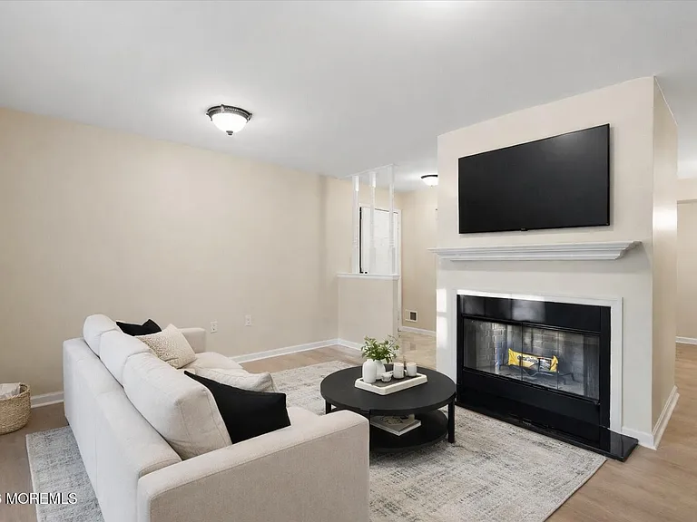 203 Wellington Pl — Photo 10