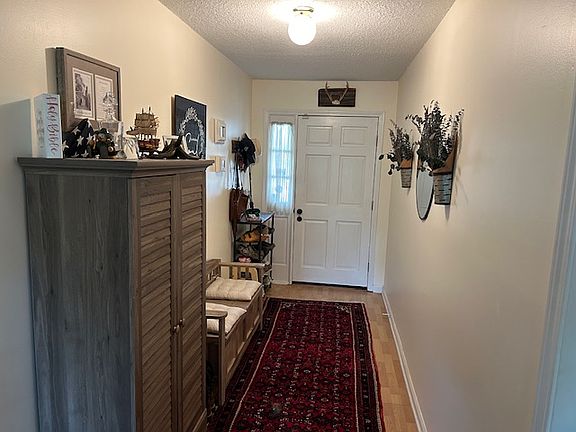 4th image of 955 Long Lake Dr