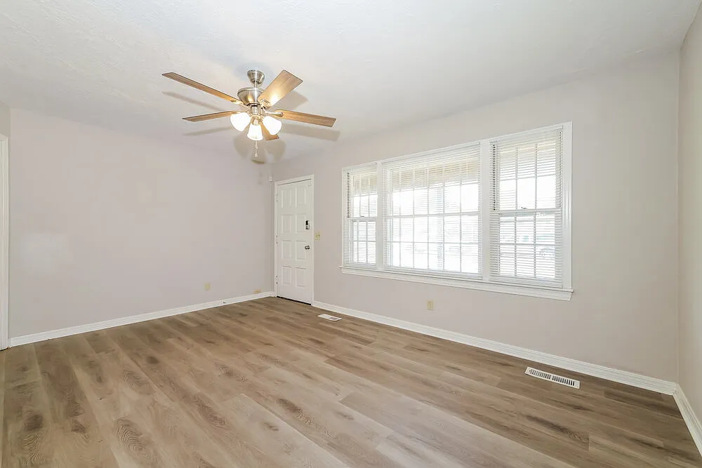 3 bed, 1.5 bath, 1393 sqft, $1,335 — Photo 4