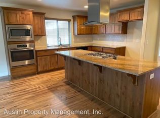 3011 NE Red Oak Dr, Bend, OR 97701