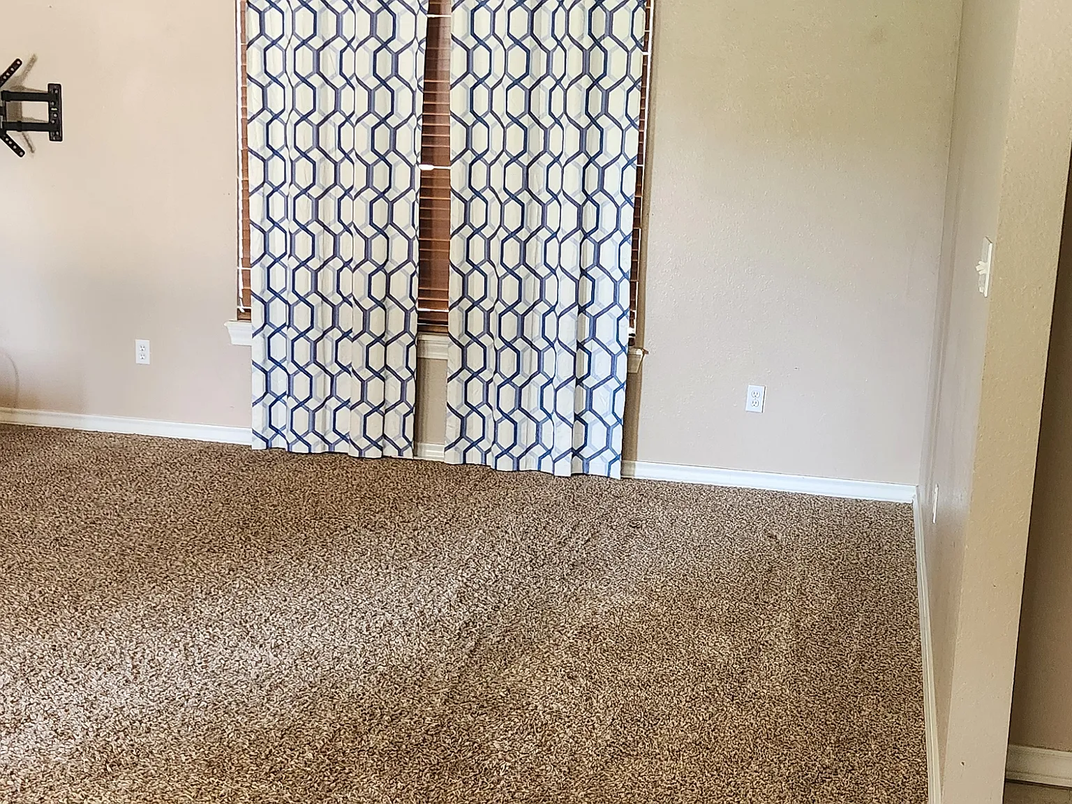 3 bed, 1400 sqft, $1,600 — Photo 4