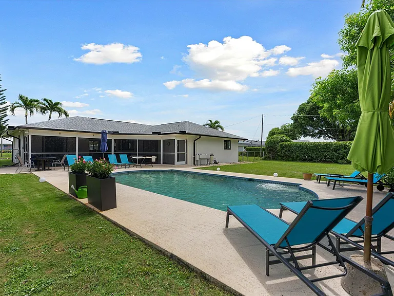 3313 Sherwood Blvd — Photo 3