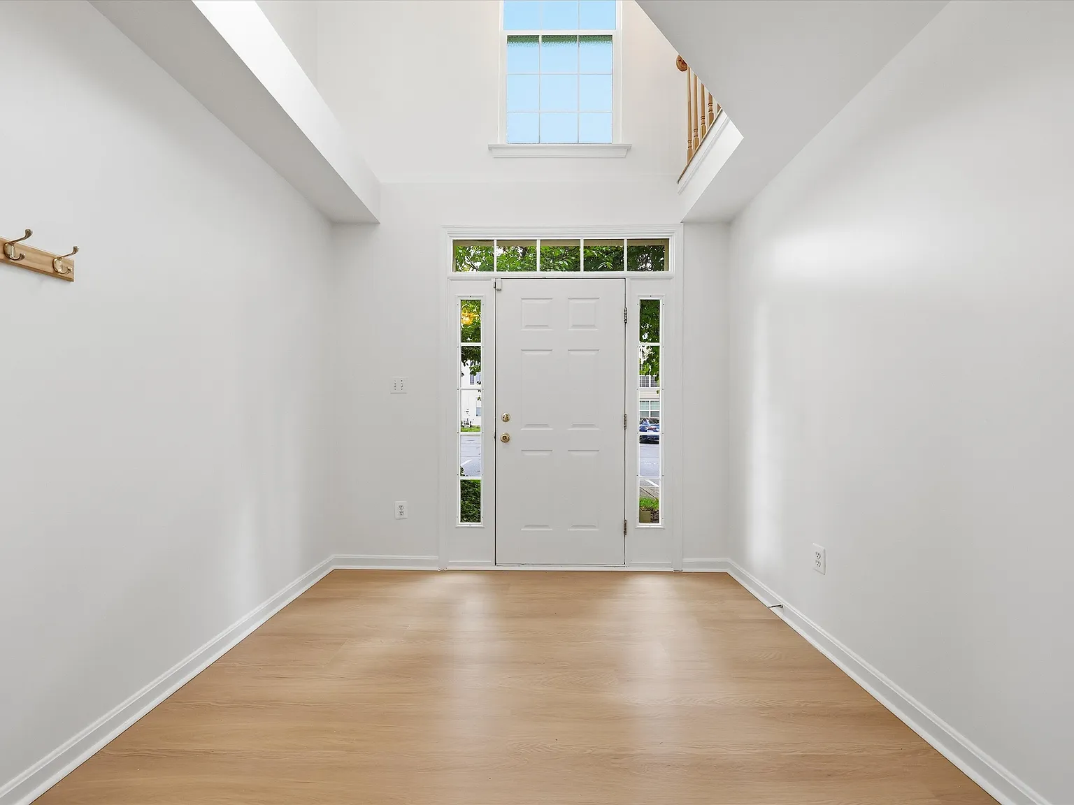 4 bed, 2.5 bath, 2040 sqft, $2,500 — Photo 3