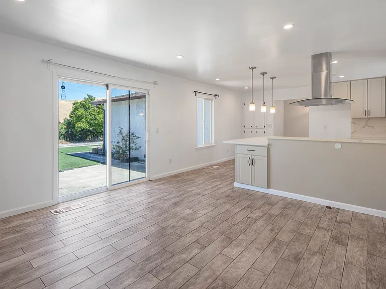 2225 Mount Whitney Dr — Photo 11