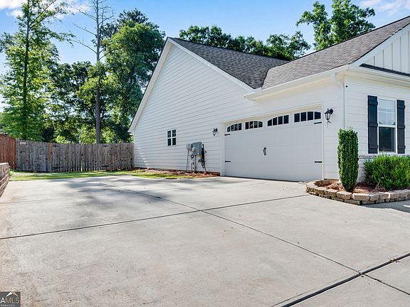 3rd image of 320 Lokeys Ln