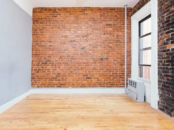 1321 Putnam Avenue image 1 of 7