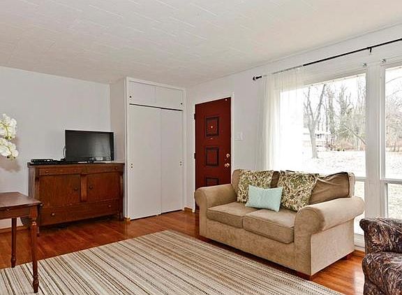 4th image of 3177 Lansing Dr