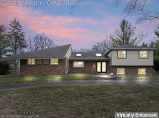 5910 Cedar Knoll Dr, Brighton, MI 48116