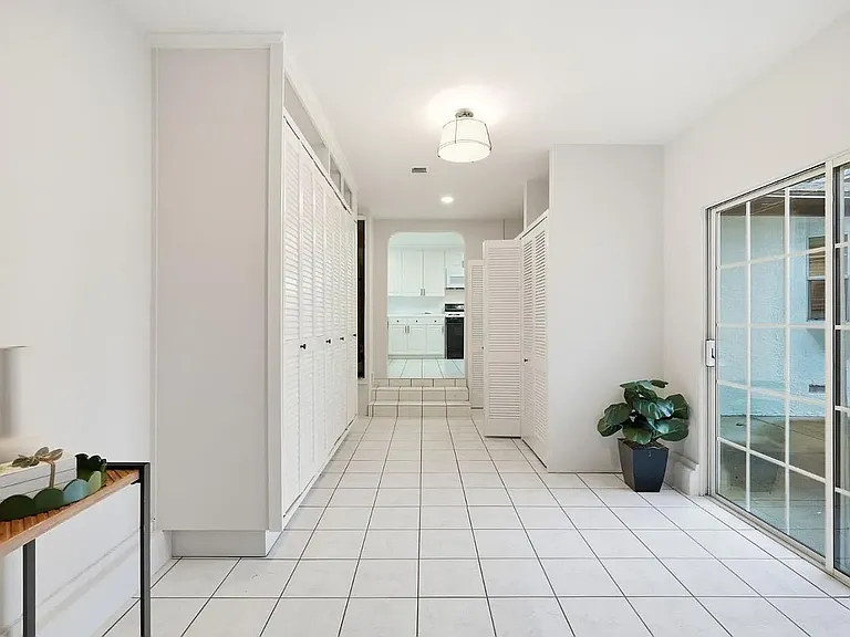 324 Angel Ave — Photo 2