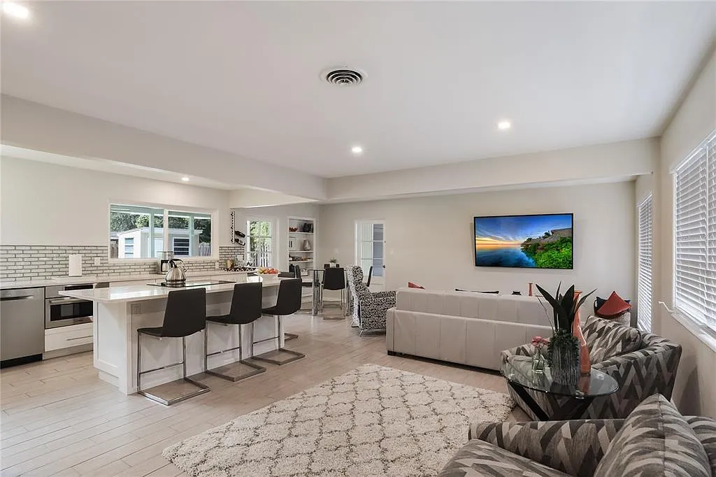 2 bed, 2.0 bath, 1178 sqft, $3,500 — Photo 3