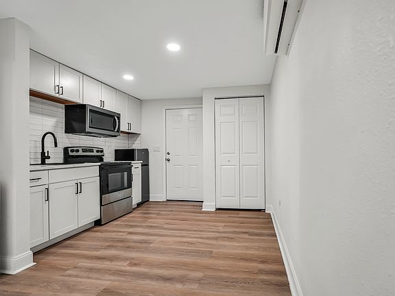4th image of 3129 Gilmore St #2