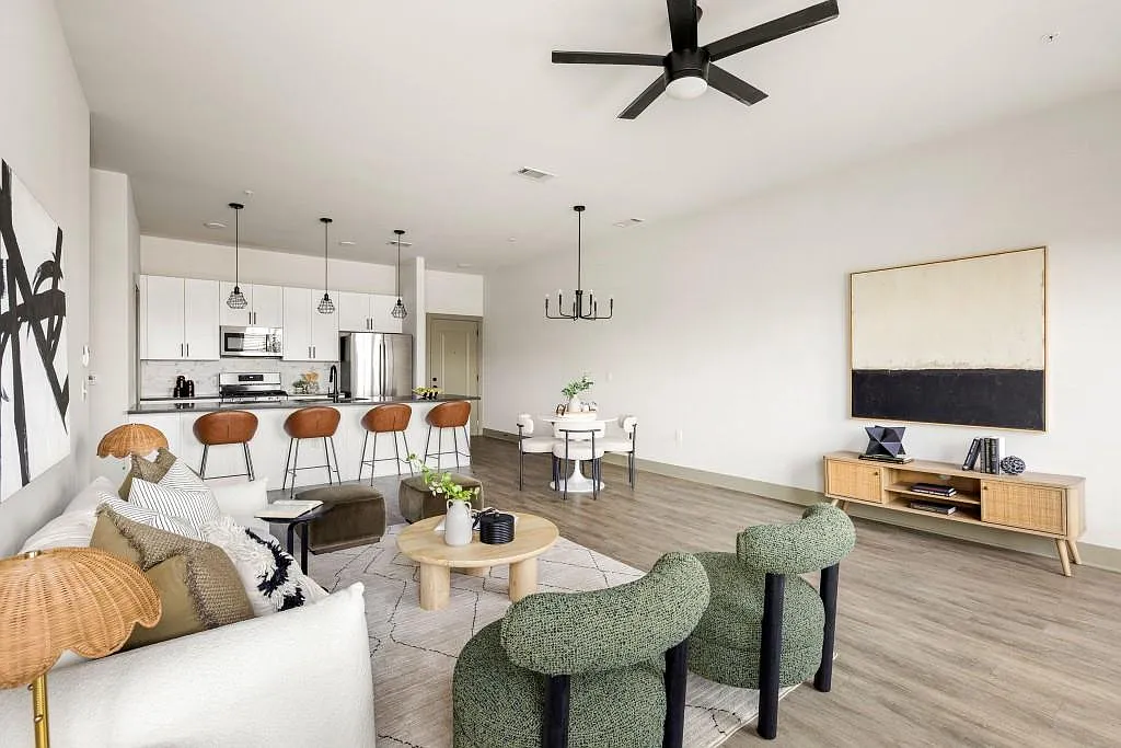 2 bed, 2.0 bath, 1143 sqft, $2,600 — Photo 4