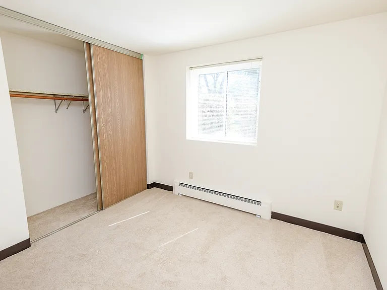 Colonial Court — Photo 24